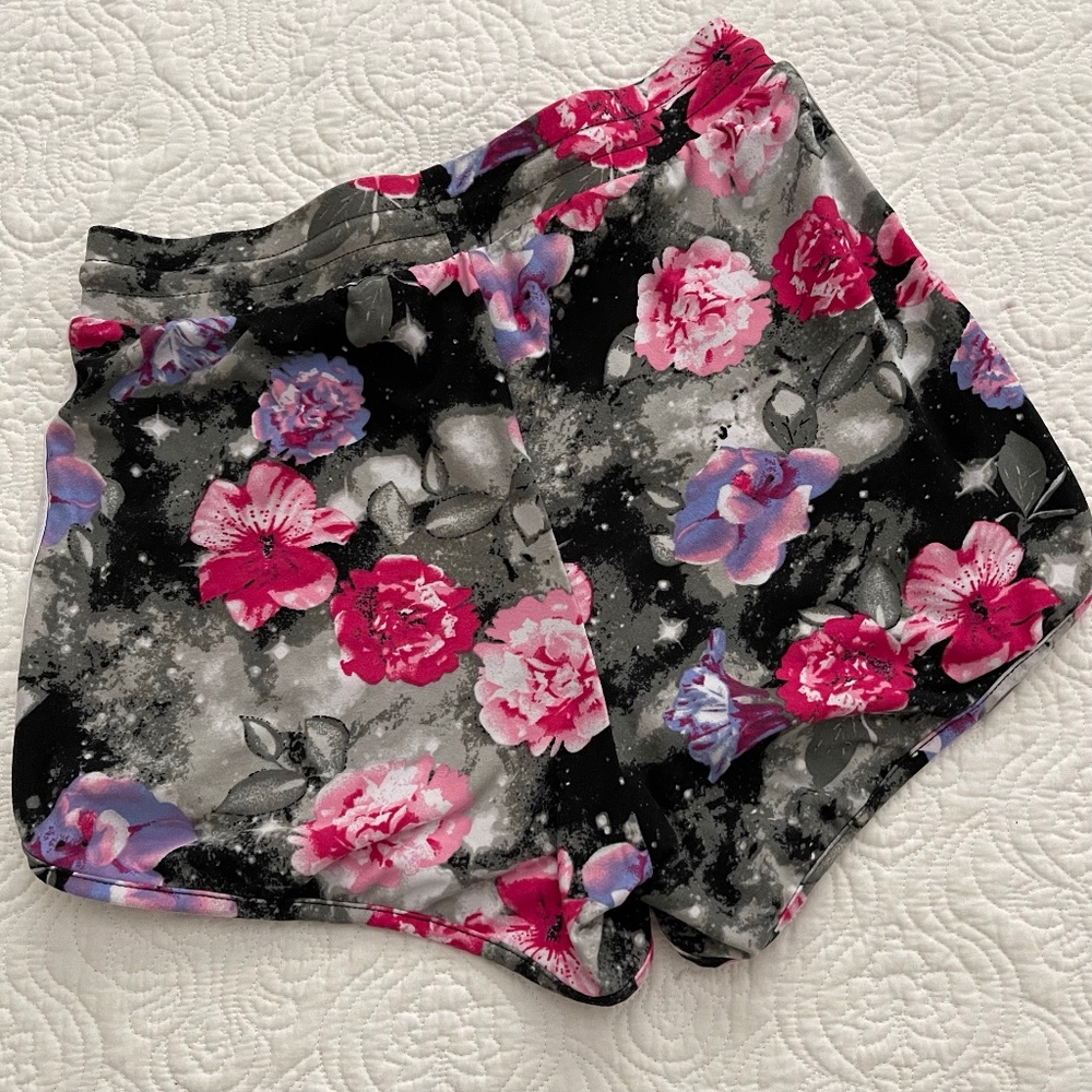 NO BOUNDARIES Floral Print Loungewear Shorts Size Small (3-5) - Picture 3 of 10
